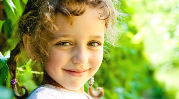 Un profesor Harvard explică cele trei reguli pe care orice părinte trebuie să le urmeze dacă vrea să își crească copilul fericit și cu valori puternice