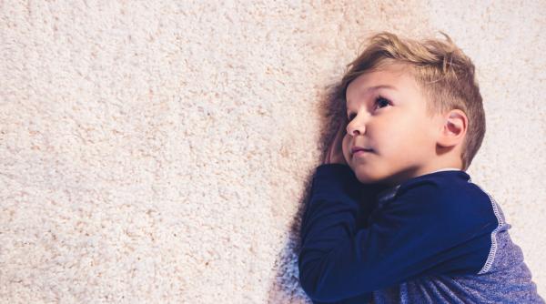 Ce spun experții că nu ar trebui să forțeze părinții un copil să spună
