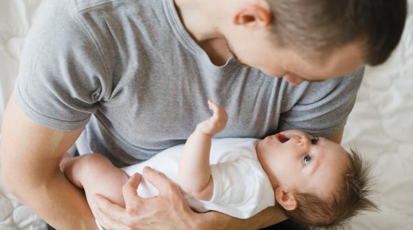 Un bărbat a supraviețuit unui stop cardiac datorită nașterii nepoatei sale. Cum a fost posibil