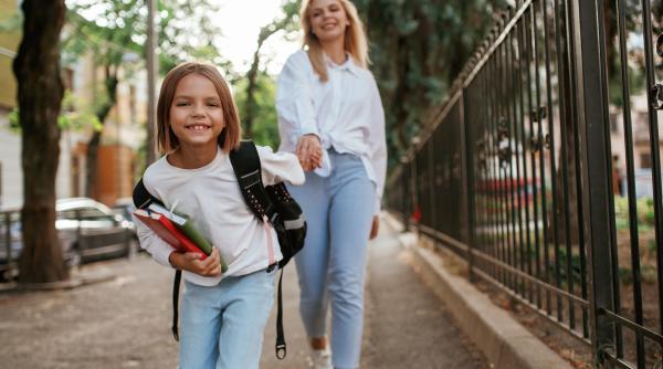 Cum să-ți ajuți copilul să înceapă ziua cu zâmbetul pe buze