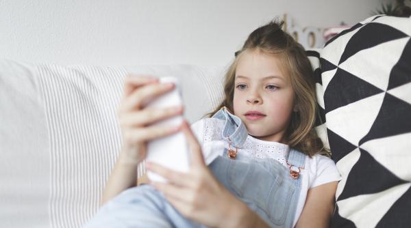 Ecranele și copiii: ce e mit și ce e real, potrivit specialiștilor