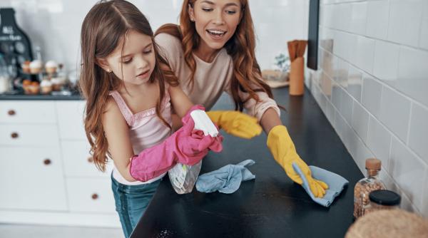 Nu mai strânge tu după copil! Află metoda care funcționează instant!