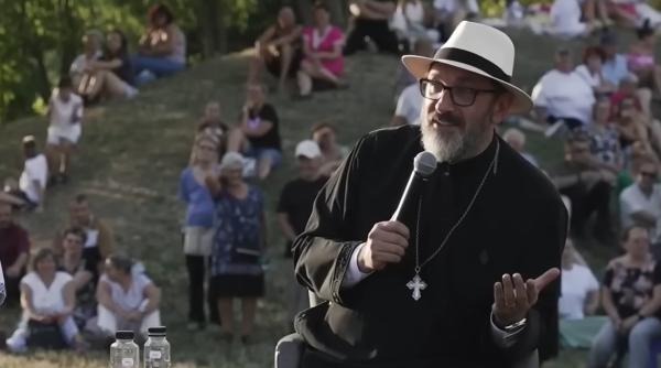 Părintele Necula, despre sistemul educațional actual: „Tot ce am făcut noi în ultimii 30 de ani a fost să fim niște bufoni copiști”. Niciun „Hocus Pocus Preparatus” nu te „scoate din prostie”