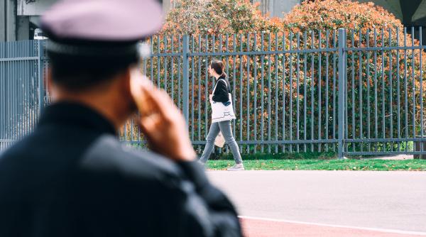 „Voi intra în școală și mă voi îndrepta spre clasa pregătitoare!” Noi mesaje de amenințare primite de școli! Forțele de ordine au început verificările