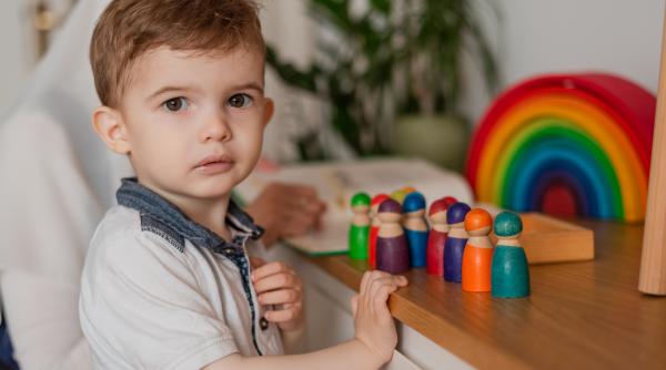 „Puteți da liniștiți paracetamol copilului căci nu ACESTA este macazul care deraiază creierul către TSA!” Dr. Mihai Craiu atrage atenția asupra pericolului pseudoștiinței 