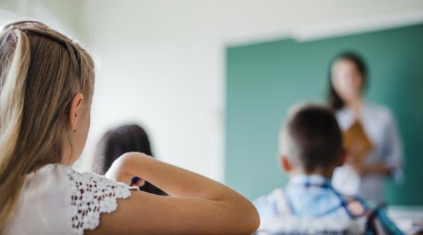 Prof. Claudia Chiru, după declarațiile ministrului despre cele două ore remediale: „O gravă confuzie pedagogică”