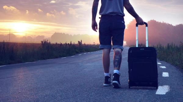 De ce fug, de fapt, românii peste hotare. Nu doar lipsa banilor e problema. Mireille Rădoi, semnal de alarmă