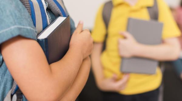 Româna, resursa secretă care îi face pe copii mai buni la limbi străine. Bogdan Găvază: Le oferă un avantaj unic!