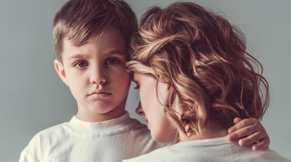 Moduri în care trauma din copilărie îți influențează creșterea copiilor, potrivit experților în psihologie: E un fenomen de „erori de atribuire a sursei”