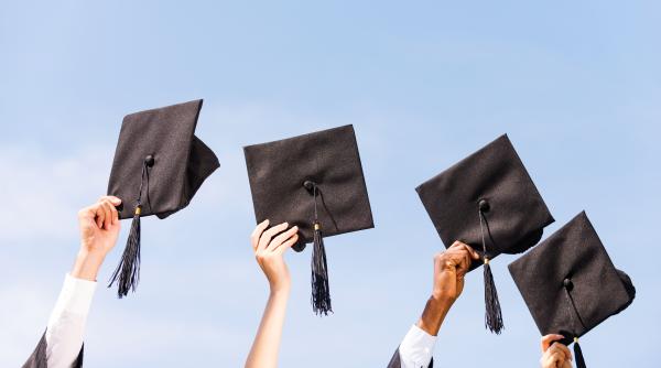 Studenții nu mai cred că universitatea garantează succesul. Absolventă: „M-am chinuit să găsesc un loc de muncă în domeniul meu”