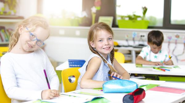 Învățătoare: „Copiii care intră în clasa pregătitoare fără aceste 3 deprinderi pornesc cu un mare dezavantaj”