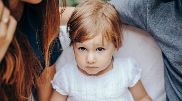 Expresii folosite de părinți care erodează discret încrederea unui copil: „Deși intenția nu este de a răni, repetarea anumitor afirmații seamănă semințe de nesiguranță”