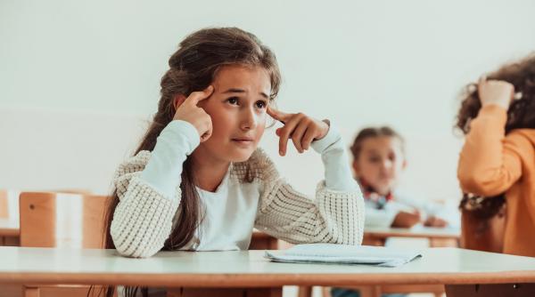 „Nimeni nu vrea să se joace cu mine”. Fraze care arată că un copil are dificultăți de integrare la școală