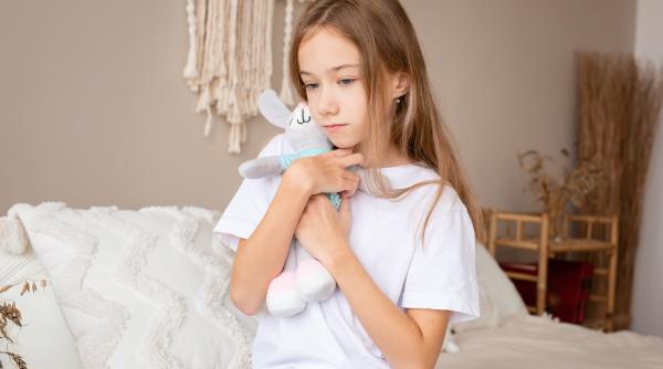 Un ginecolog explică vârsta la care poate apărea prima menstruație la fetițe: „Dacă dezvoltarea începe înainte de vârsta de 8 ani, este considerată anormală”