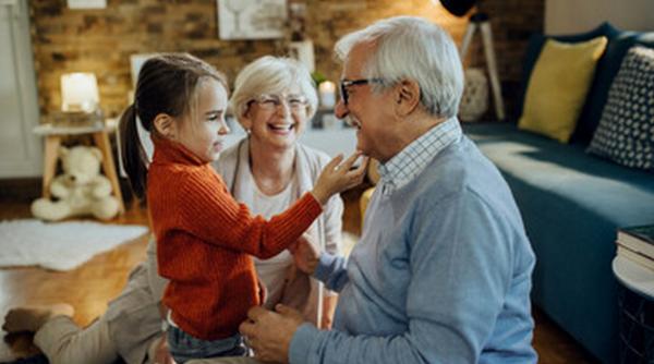 Complimentele pe care un psiholog pentru copii îi imporă pe părinți și bunici să nu le mai spună: „Despre acest aspect se vorbește prea puțin!”