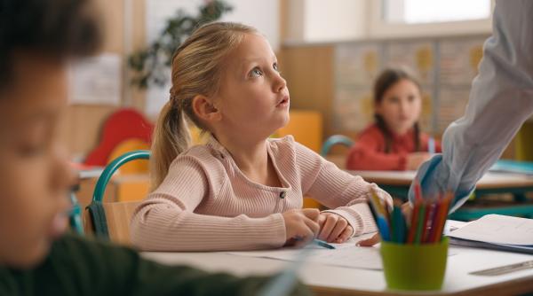 Ce învață elevii suedezi despre concentrare și ce nu spunem la noi? Un model educațional care ar ajuta și copiii din România