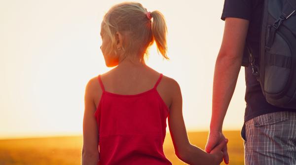 Expert în parenting: „Unul dintre cele mai bune lucruri pe care le-am făcut când s-au născut copiii mei! Mă pregătesc pentru momentele dificile de boală, durere sau pierdere”