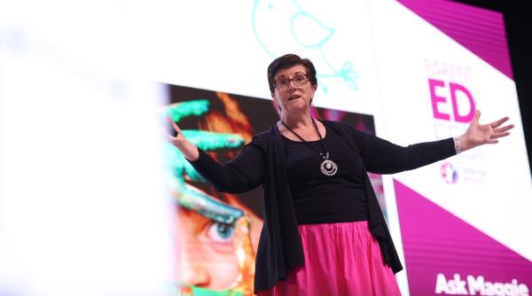 Maggie Dent, în fața părinților români: „Asta nu înseamnă că suntem mame sau tați răi. Trebuie să mai coborâm ștacheta!”