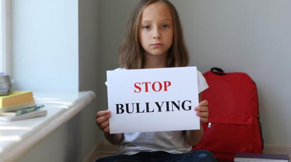 „Împreună prindem curaj”. Ministrul Daniel David a semnat ordinul: 1.900.000 de lei vor fi direcţionați către şcoli pentru implementarea Programului de prevenire a violenţei şi a infracţiunilor