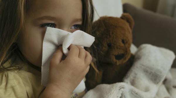 Gripa la copii: experții recomandă vaccinarea tuturor copiilor între 6 luni și 17 ani
