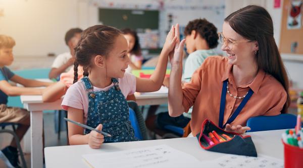 Cum învață copiii din Islanda să-și „antreneze” creierul pentru atenție și ce lecții pot învăța părinții și școlile din România pentru a sprijini concentrarea copiilor acasă și la școală
