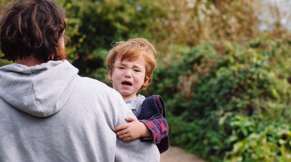 Greșeala pe care trebuie să o eviți atunci când copilul tău face o criză de nervi, potrivit unui educator Montessori: „Ai putea simți că nimic nu funcționează”