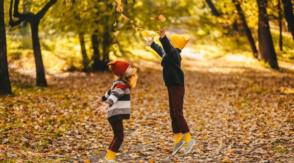 Cum să gestionăm anxietatea sau melancolia de toamnă la copii