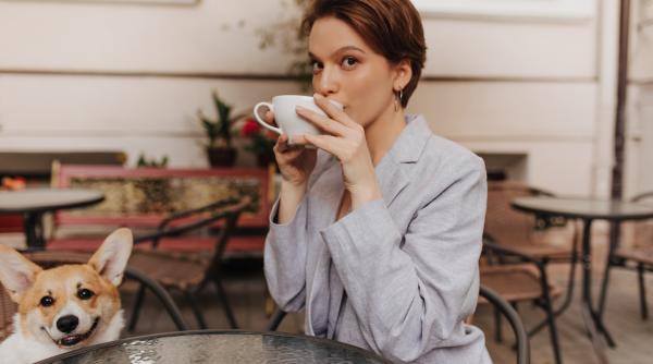 Studiu: ora la care bei cafeaua contează mai mult decât cantitatea