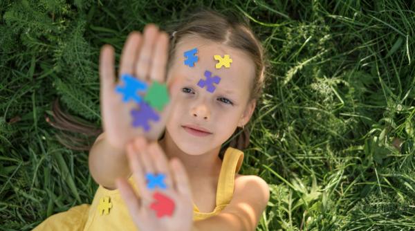 Mituri despre autism pe care părinții trebuie să le uite. Ce spun specialiștii despre realitatea din spatele diagnosticului