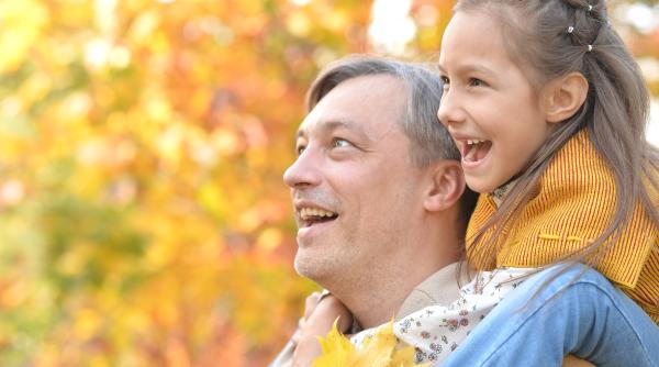 Psihologii îi imploră pe părinți și bunici să le spună copiilor aceste 10 complimente care dezvoltă o mentalitate de creștere: „Asta îi ajută cu adevărat să se dezvolte”