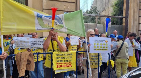 Proteste în fața Guvernului: Sindicatele din învățământ cer abrogarea Legii Bolojan