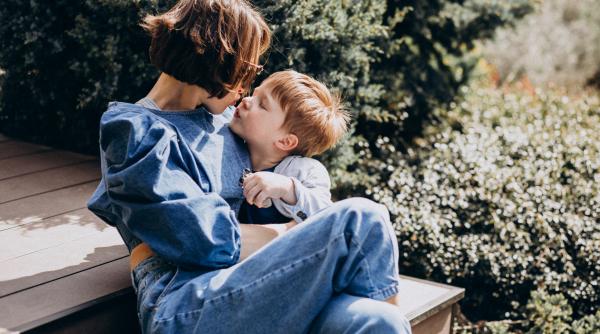 Parenting inteligent: cum gestionează o mamă provocările zilnice fără vinovăție