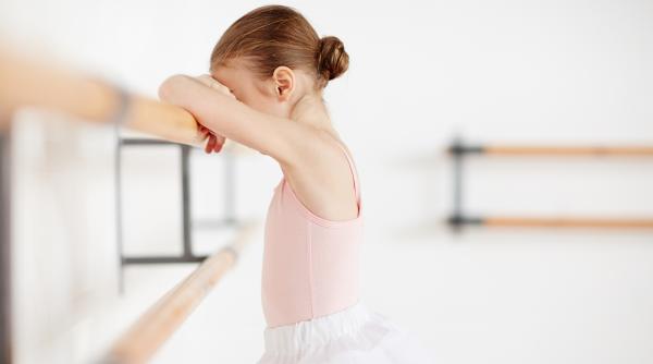 Semne că al tău copil are nevoie de o pauză de la activitățile extrașcolare