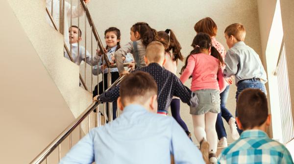 Elevii revin la ore după vacanţa de o săptămână! 