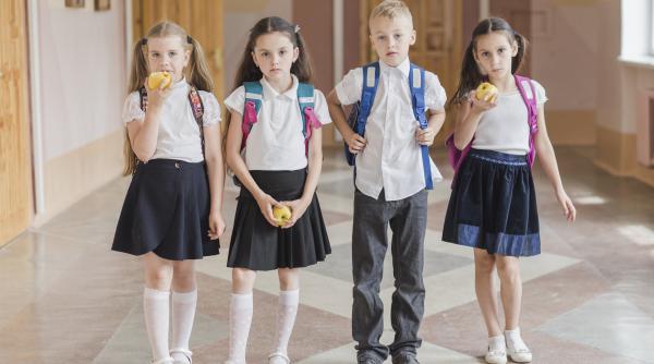 STUDIU: Românii susțin continuarea programului „laptele școlar” pentru elevi