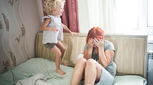 „Trebuie să fie totul bec sau lună!” Daniela Gavankar explică eroarea mentală care face ca mamele din România să ajungă la epuizare, boală sau relații pierdute