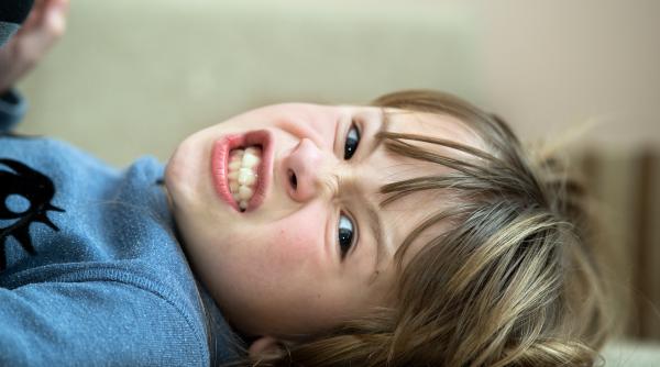 Expresiile deosebit de eficiente pentru a-ți calma copilul când are o criză de nervi, potrivit unui expert în parenting: „Acționează asupra sistemului lui nervos și îl ajută să se liniștească”