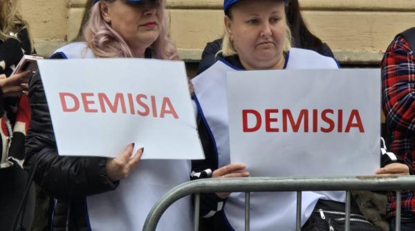 Profesorii cer demisia ministrului Daniel David