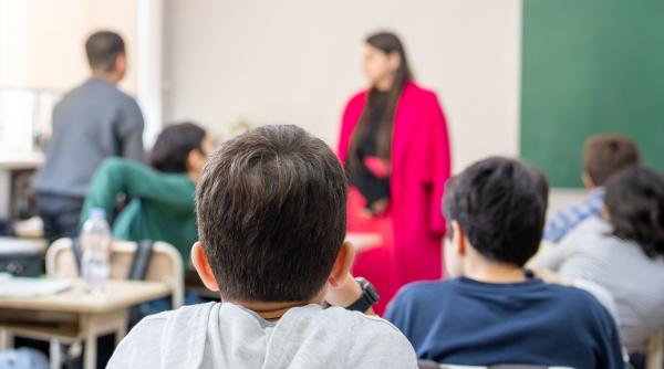 Revoltă după declarațiile ministrului Educației în care susține că responsabilitatea pentru analfabetismul funcțional e a profesorilor. Sindicaliști: „Decenii au ignorat realitățile din școli!”