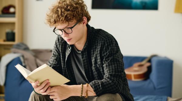 Titluri care îi vor face pe adolescenți să descopere pasiunea pentru citit