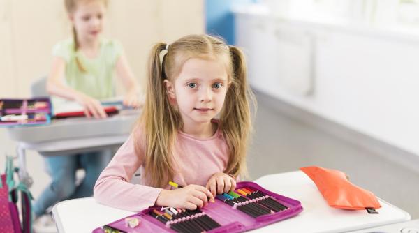 O mamă furioasă a provocat reacții intense, după ce o profesoară i-a dat fiicei sale bomboane