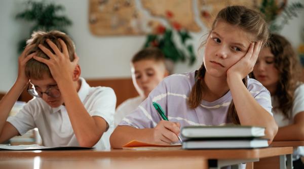 „Copiii nu mai au timp”. Avertismentul psihologului Daniela Gavankar despre epuizarea generației de azi: „În felul ăsta îi pierdem” / VIDEO