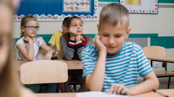 Analfabetismul funcțional și capcanele sistemului. Prof. univ. dr. Liviu Papadima susține că ani de zile fenomenul a fost negat de autorități: „O stupiditate, iertare, un refuz absurd” / VIDEO