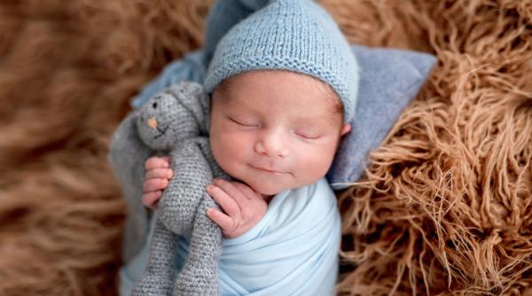 Nume moderne pentru bebeluși, dar cu rădăcini vechi de secole