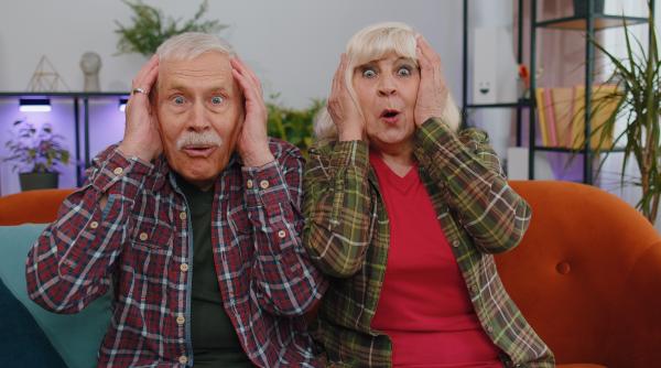 „Oare toți sunt nebuni?” Videoclipul viral cu un bunic indignat de creșterea copiilor în stil modern