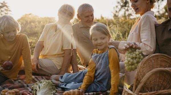 7 abilități de viață pe care părinții și bunicii ar trebui să le predea copiilor urgent, avertizează un psiholog pentru copii