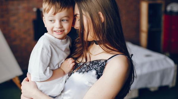 „Am studiat peste 200 de copii și am observat că cei mai fericiți au părinți care fac 9 lucruri cu ei în fiecare dimineață”, susține o cercetătoare în parenting