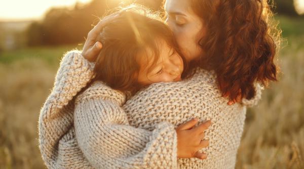Psihologii dezvăluie cele 3 expresii esențiale pentru a crește un copil echilibrat