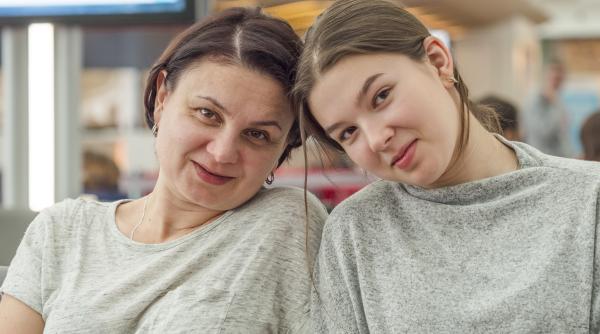 Arta de a crește adolescenți: ce fac părinții cu adevărat „deștepți” ca să nu devină „dușmanii” copiilor lor