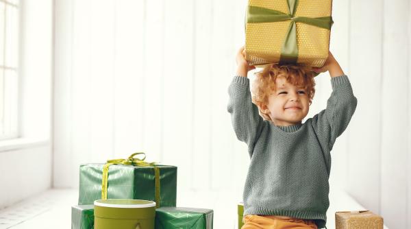 Prea multe cadouri strică: psihologii avertizează asupra acestui sindrom